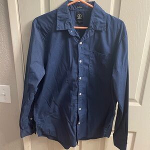 (5) Volcom dress shirts. All in excellent condition.